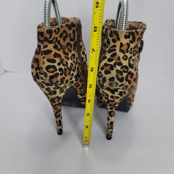 FUSION Womens Leopard Print Dressy Stiletto Button Accent Booties 7 Mobwife Y2K - Picture 6 of 11
